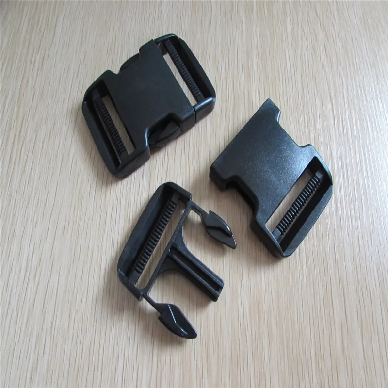 single adjustable buckle