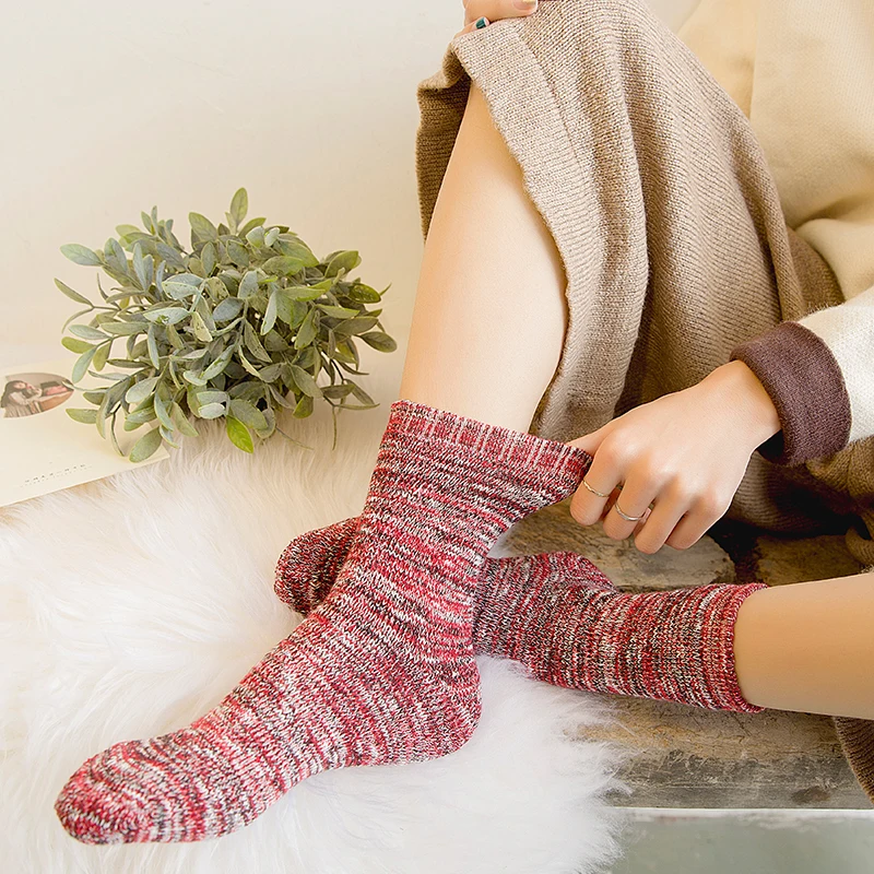 

Fashion women's knitting line socks new versatile cotton comfortable warm women's socks solid color retro socks 1 pair
