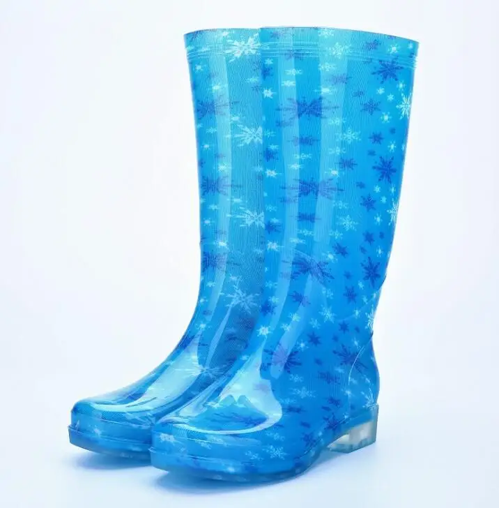 COVOYYAR/резиновые сапоги для дождливой погоды на низком каблуке; модель года; модные женские сапоги до колена из водонепроницаемого материала; Женская водонепроницаемая обувь с принтом снежинки; WBS834