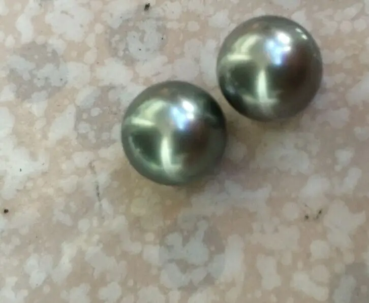 

charming pair of 10-11mm round Tahitian black loose pearl half drilled