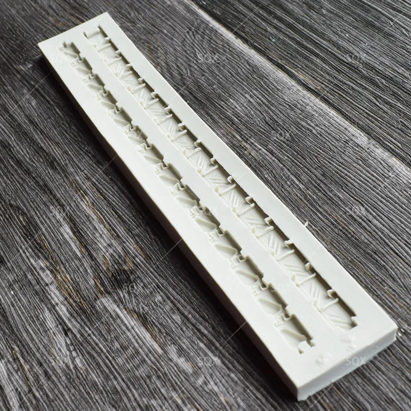 

2PCS Watch Chain Shaped Silicone Fondant Mould Cake Decorating Baking Tools Kitchen Accessories SQ15319