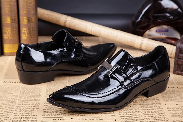 Черный Лакированная кожа формальные Мужская обувь Острый носок свадебные Мужская модельная обувь Офисные туфли-оксфорды для мужчин Бизнес мужские оксфорды