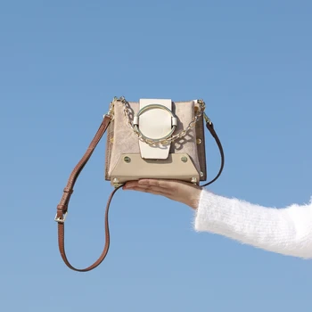 

Color matching rivet box bag female 2019 spring new small square bag wild fashion single shoulder slung bucket bag