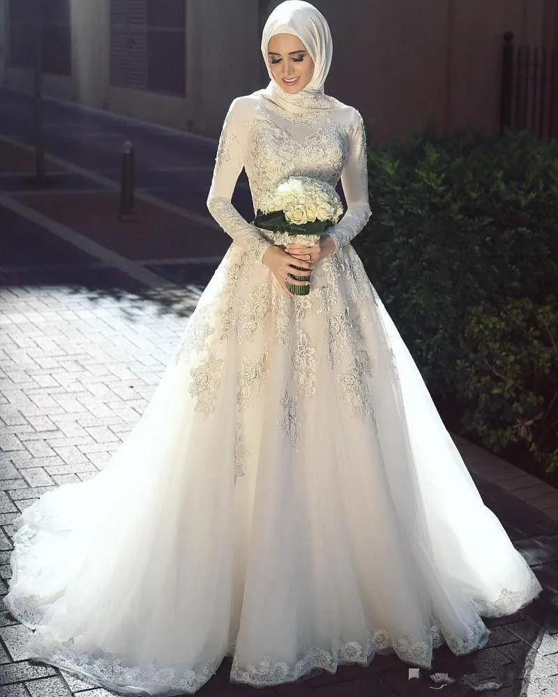 

Muslim Arabic Wedding Dress 2019 White Lace Applique With Hijab A Line Long Sleeve Bridal Gowns Plus Size Vestido De Novia