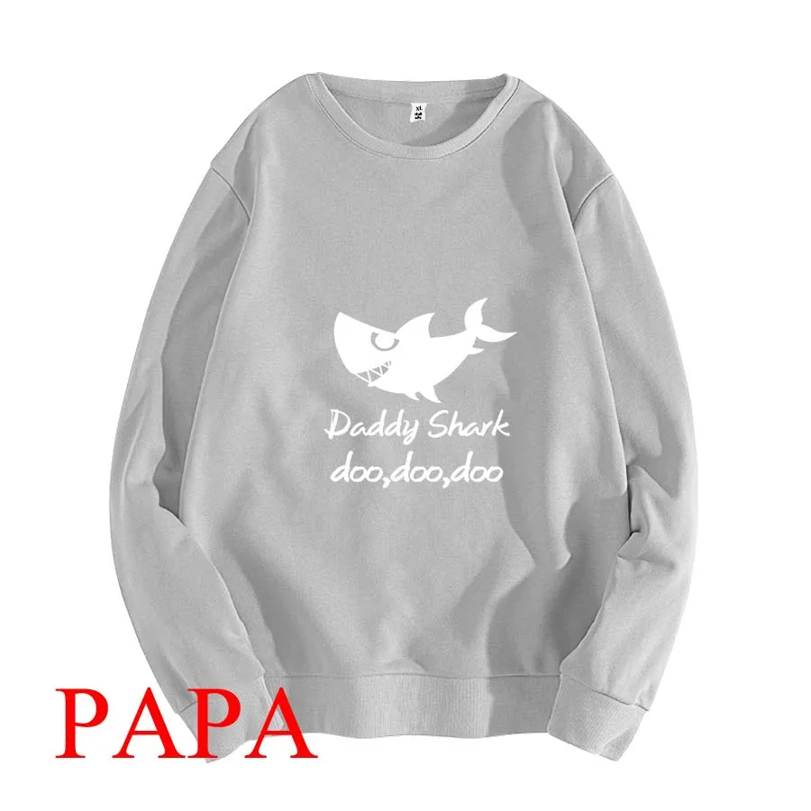 «Папа мама ребенок Акула Doo» Семейные комплекты свитшоты одинаковые наряды пуловеры семейная Рождественская Верхняя одежда Топы - Цвет: Papa-Grey