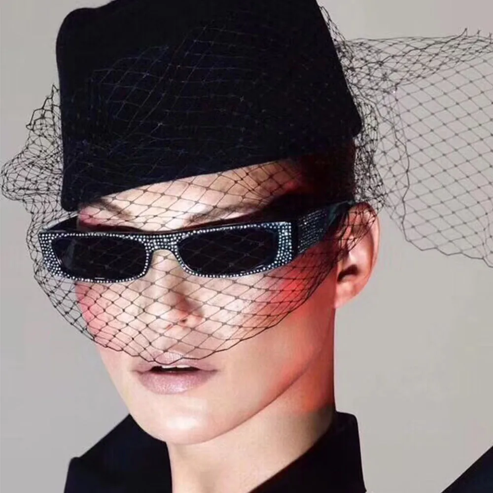 

Brand fashion Small Square Sunglasses Women Luxury Vintage Imitation Diamond Sun Glasses Female Cool Show Party Travel Lunette