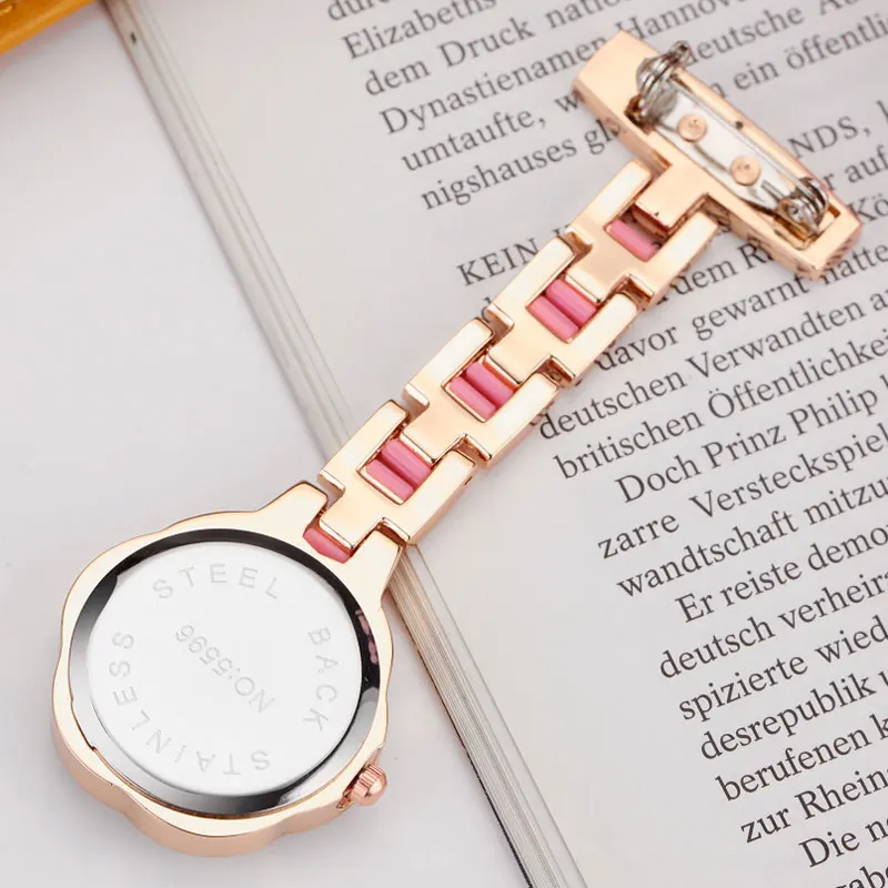 Новая мода Цветок циферблата Для женщин часы Роскошные медсестра Булавки Clip-On часы Для мужчин Брелок кварцевые карманные часы с брошь
