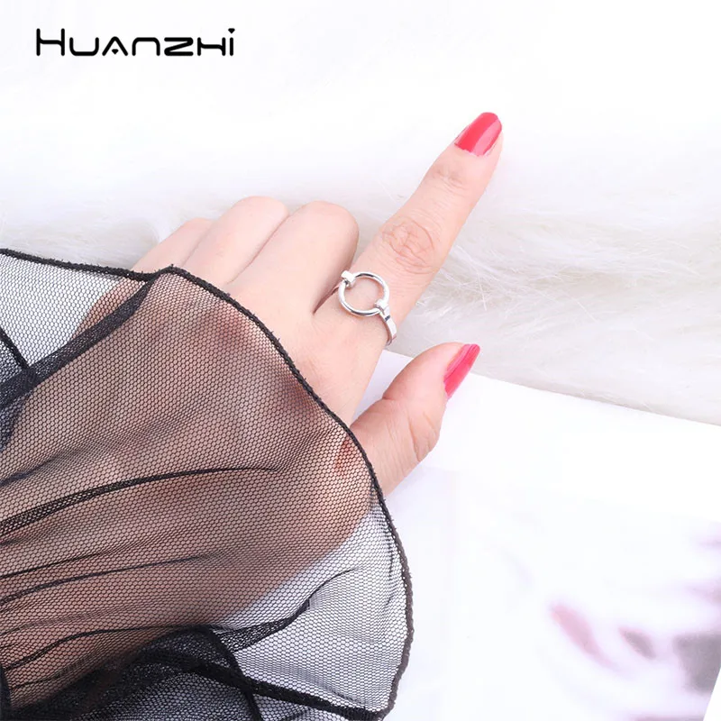 

HUANZHI 2019 New Fashion Minimalist Geometric Round Hollow Gold Silver Metal Plated Trendy Finger Rings For Women Girls Jewelry