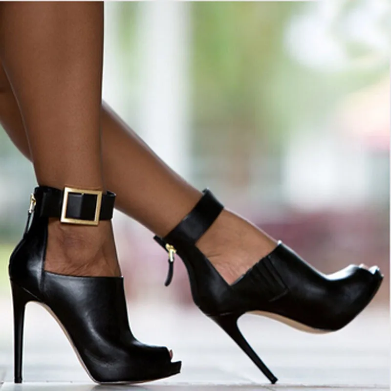 Новые дизайнерские женские модные сандалии-гладиаторы с открытым носком и с вырезами с декоративной пряжкой пикантные туфли на высоком каблуке