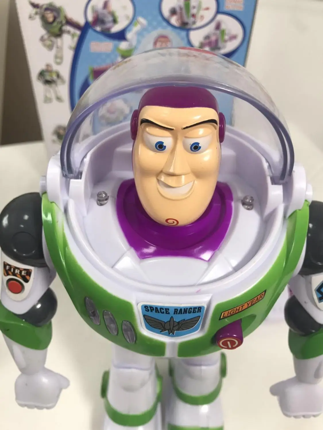 История игрушек 4 говорящие Buzz Lightyear игрушки с крыльями огни голоса ходьбы подвижные фигурки подарок для детей