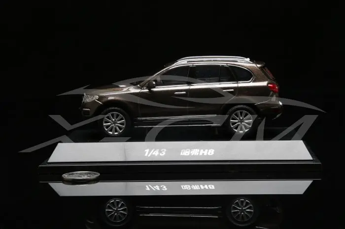 Литая модель автомобиля Great Wall Haval H8 1:43 может отодвинуться(коричневый)+ маленький подарок