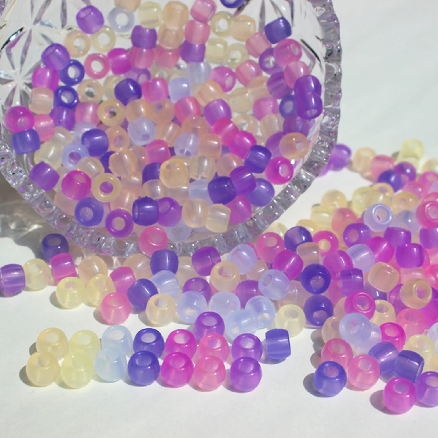 Besegad 1000 шт 6x8 мм Пластиковые ультрафиолетовые изменения цвета светится в темноте свободные бусины для детей детские браслеты ожерелье