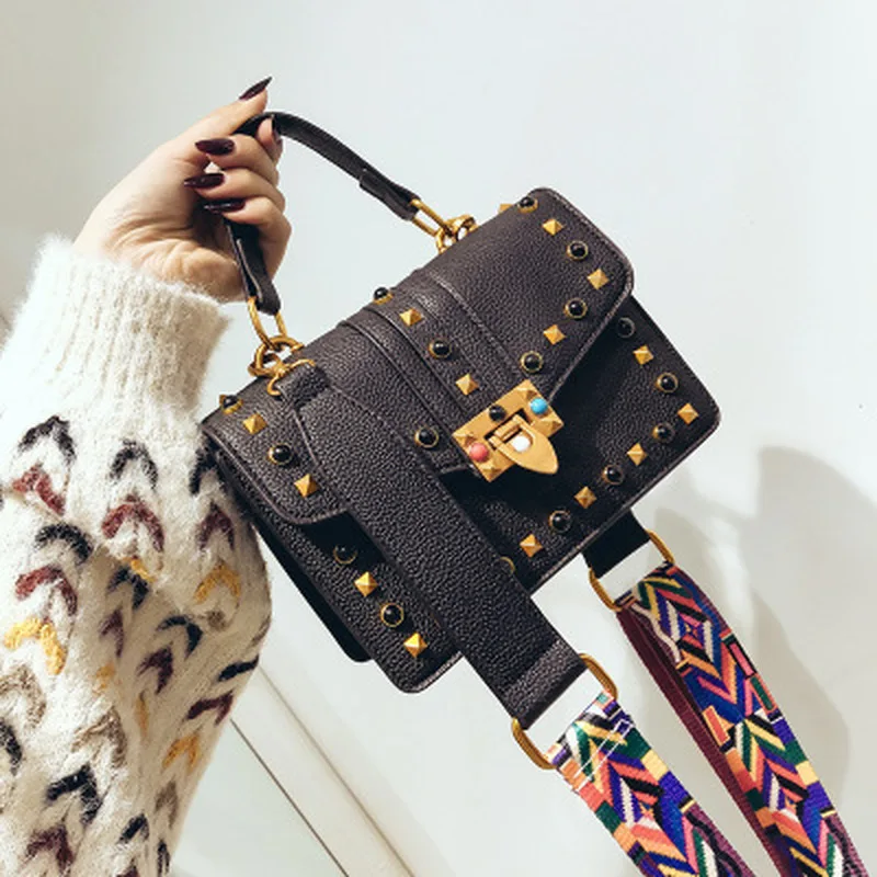 

2018 spring shoulder portable Messenger bag fashion handbag new Korean version of the simple wild Messenger bag