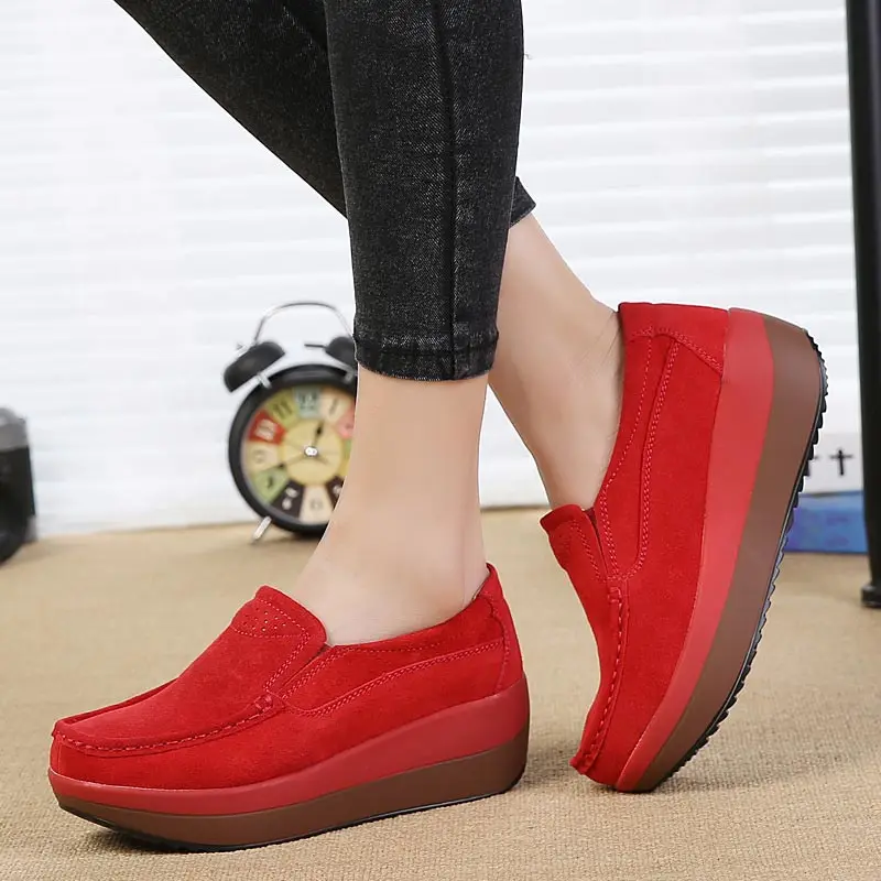 Женская обувь на платформе; коллекция года; удобная женская обувь на плоской подошве без застежки; однотонная Повседневная обувь; женская обувь на плоской подошве с круглым носком; большие размеры - Цвет: Red