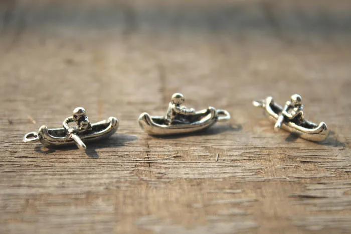 

30pcs--3D Kayak Charms, Antique tibetan silver Canoe Small Boat Charm Pendants 18x7mm