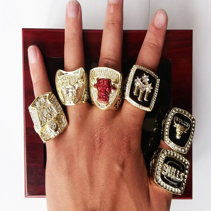 Prix pour 6 PCS 1991 1992 1993 1996 1997 1998 Michael Jordan Chicago Bulls Réplique Championnat de Basket-Ball Champion Anneaux Ensemble Prix pour 6 PCS 1991 1992 1993 1996 1997 1998 Michael Jordan Chicago Bulls Réplique Championnat de Basket-Ball Champion Anneaux Ensemble