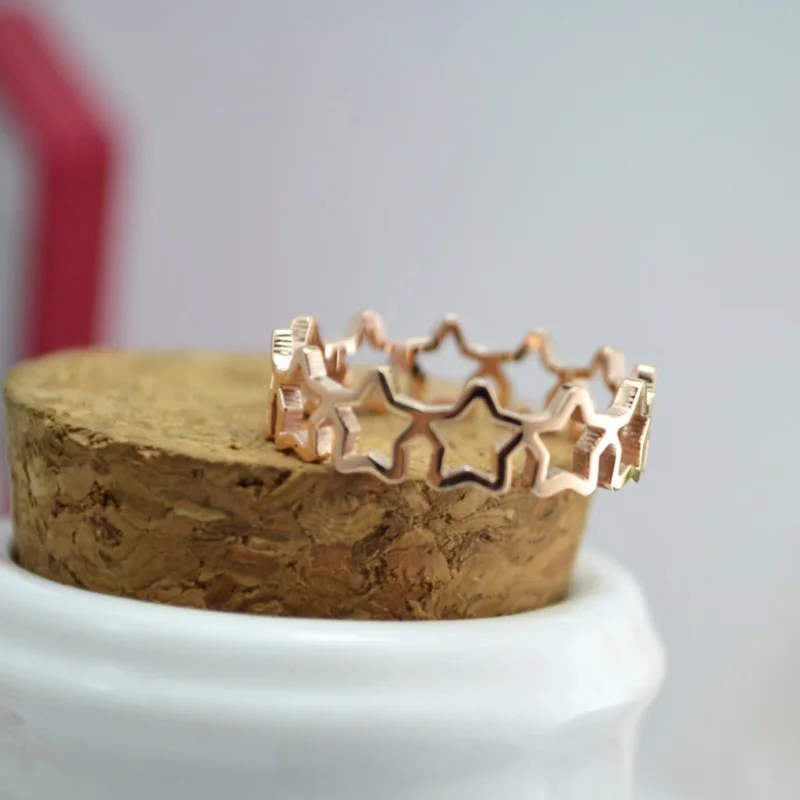 

2019 Rose Gold Color Elegant Stars Ring for Woman Girl Gift 316 L Stainless Steel Jewelry High Polish Prevent Allergy
