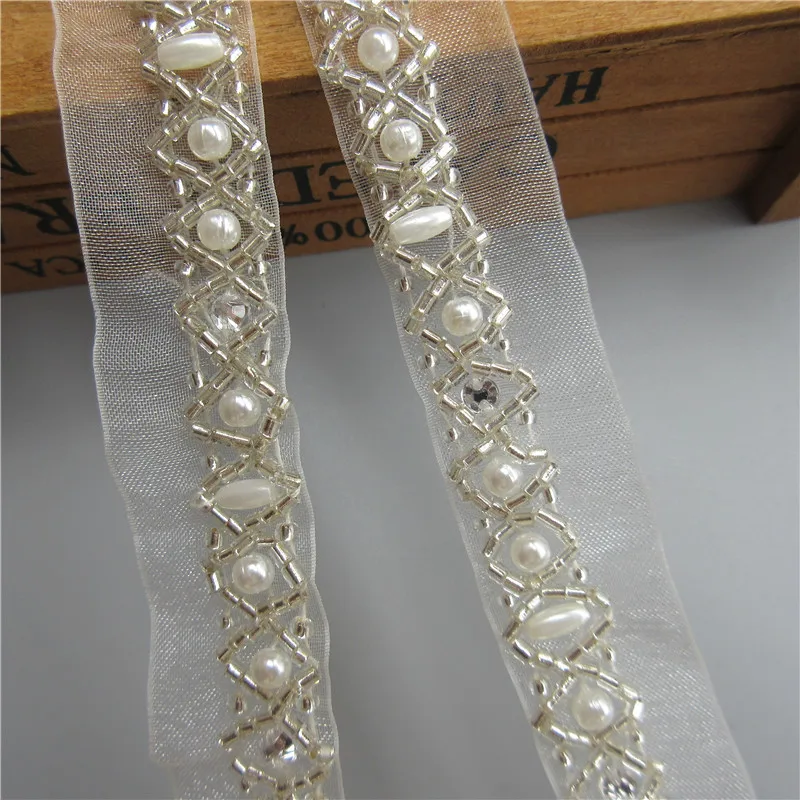 Винтажная кружевная лента 10 мм украшенная стразами и жемчугом с кружевной