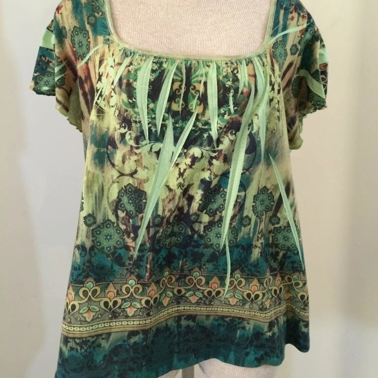 Susan Lawrence blouse size L large knit top green floral short sleeve box neck