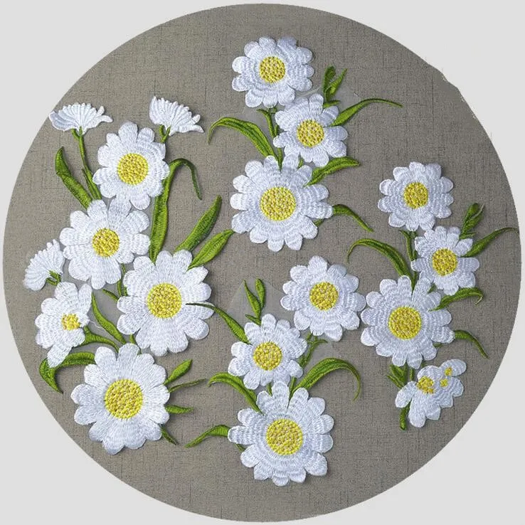 WHITE DAISY WITH LEAVES Iron On Patch Trim Fashion Flower