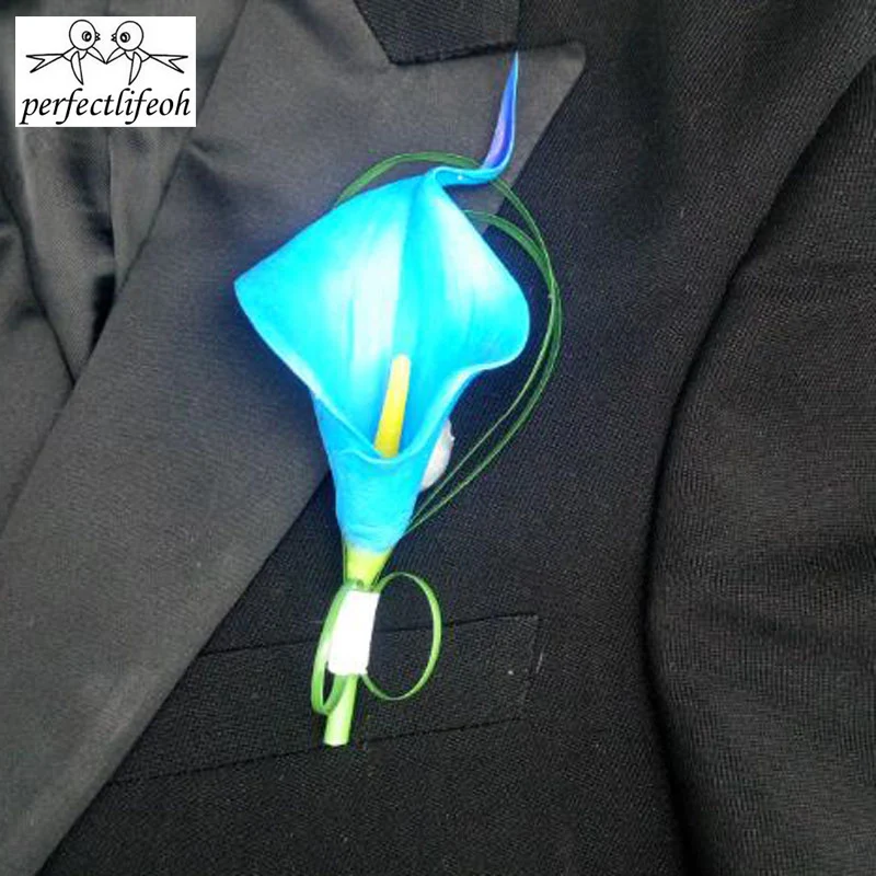 Lichtblauwe houten boutonnière: winterbruiloft bruidegom G - België