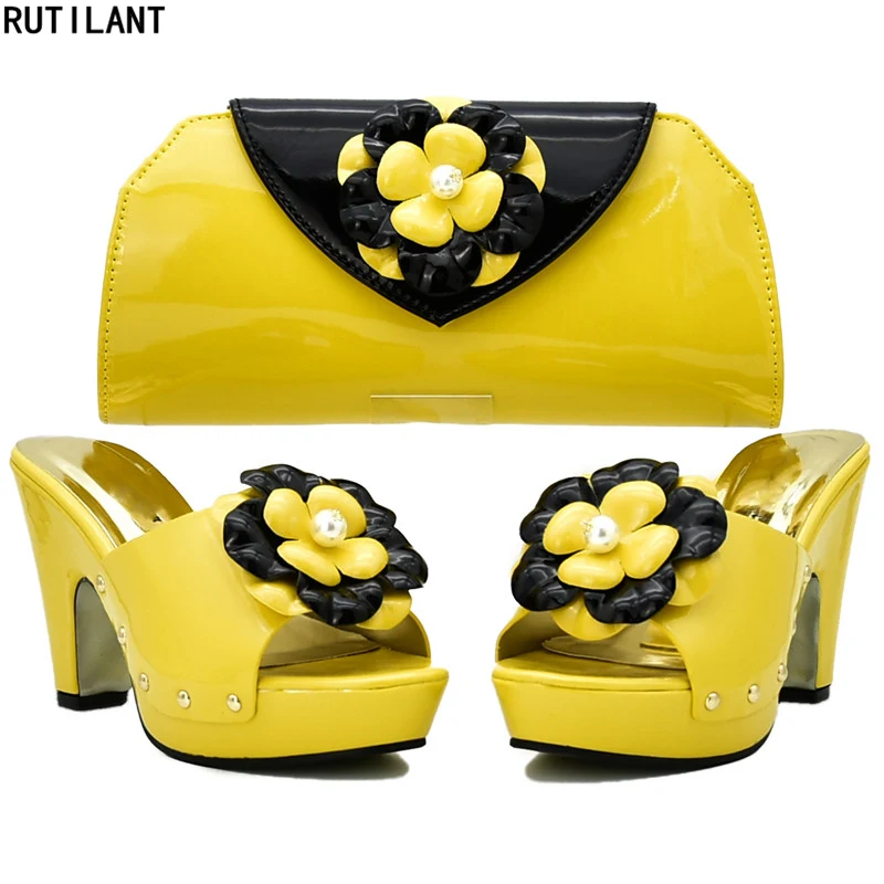 

New Arrival Italian Shoe and Bag Set for Party In Women Latest Nigerian Women Wedding Shoes and Bag Set Decorated with Appliques