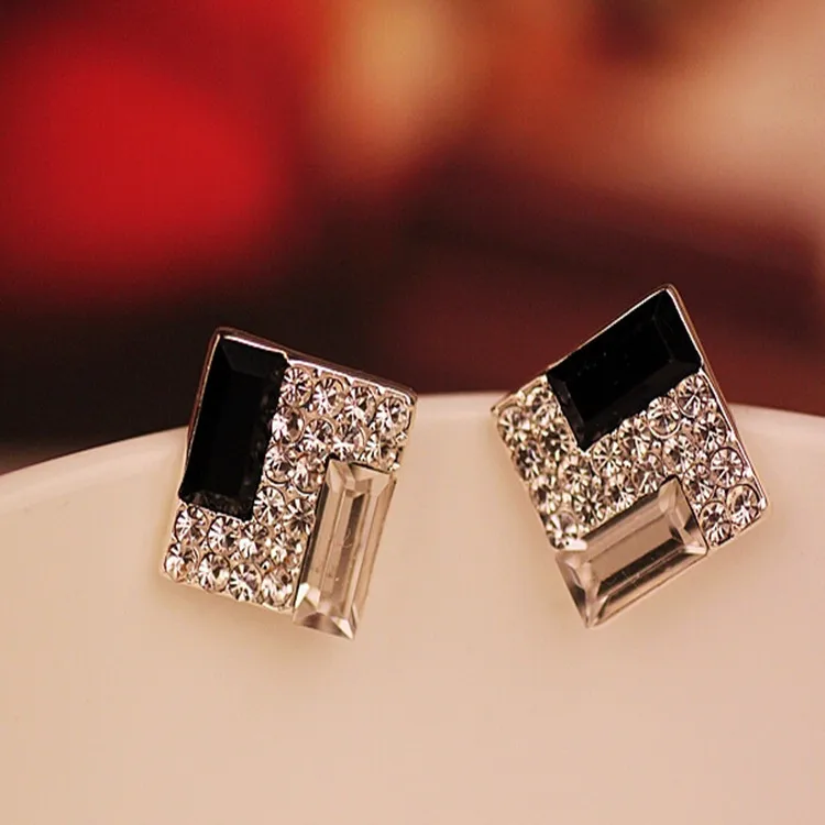 

2017 New Fashion Earrings Korean Fashion Jewelry Noble Black And White Box All-match European Female Super Flash Drill Earrings