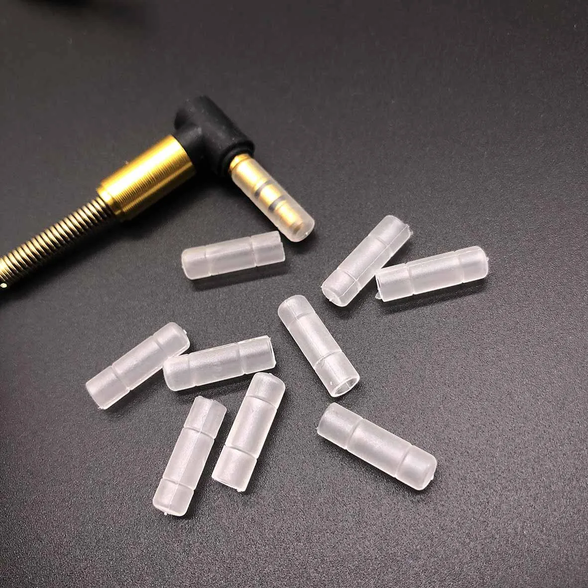 

10pcs Earphone Plug Protect Case Dust Cover 3.5mm AUX Audio Cable cap 3.5mm headset jack Headphones Port Cover Coat for AKG JBL