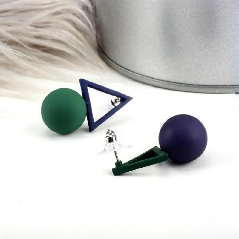 

Punk 2017 New Fashion Earrings Hollow Triangular Ball Asymmetric Temperament Simple Small Fresh Lady Earrings Wholesale Sales