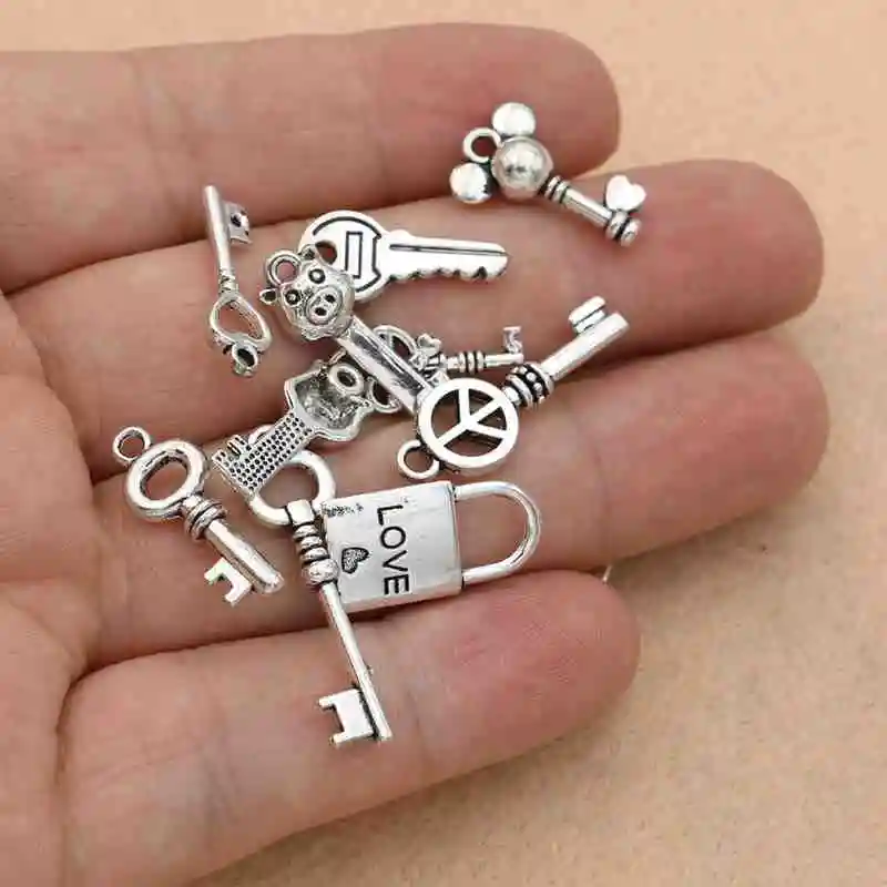8pcs Tibetan Silver half heart charm pendants X0009