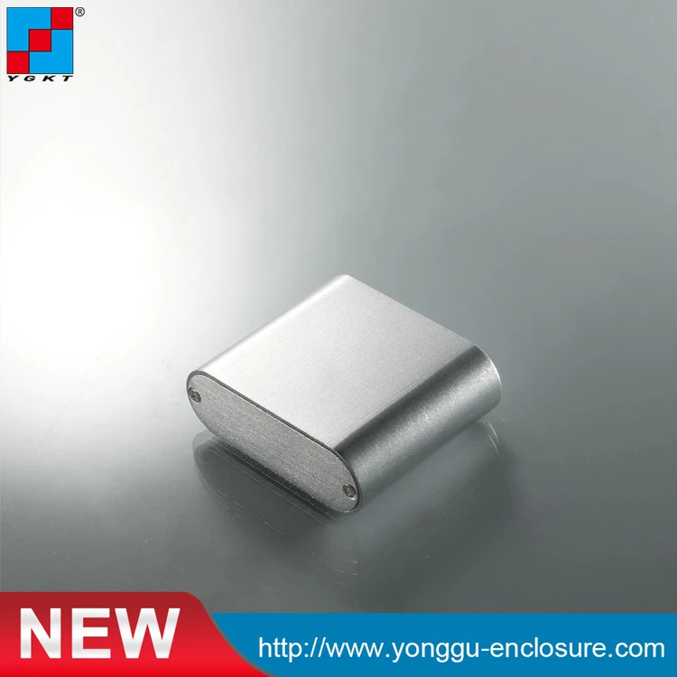 

YGK-014 (WxH-L)69.8*23.6-60 mm high quality round extruded hollow industrial tubes pipes for construction brush silver