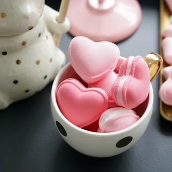 

2pcs Valentine's Day present Simulation macaron ornaments Fake snack photography props Love macaron toy