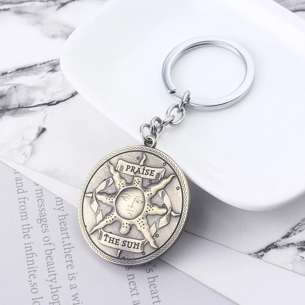 

Dark Souls 3 Keychain Warrior of sunlight Shield Solaire Of Astora Sun Emblem Metal Alloy Shield Keyring Men Car Accessories