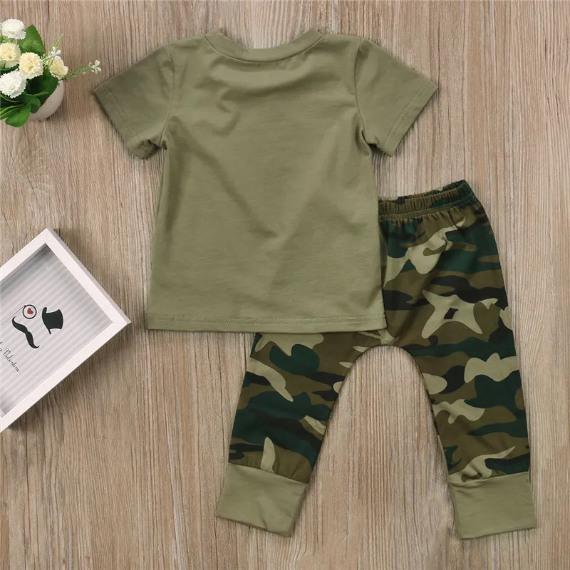 Летняя повседневная одежда для малышей камуфляжная футболка с короткими рукавами и буквенным принтом для новорожденных мальчиков и девочек топы и штаны, комплект одежды для детей от 0 до 24 месяцев