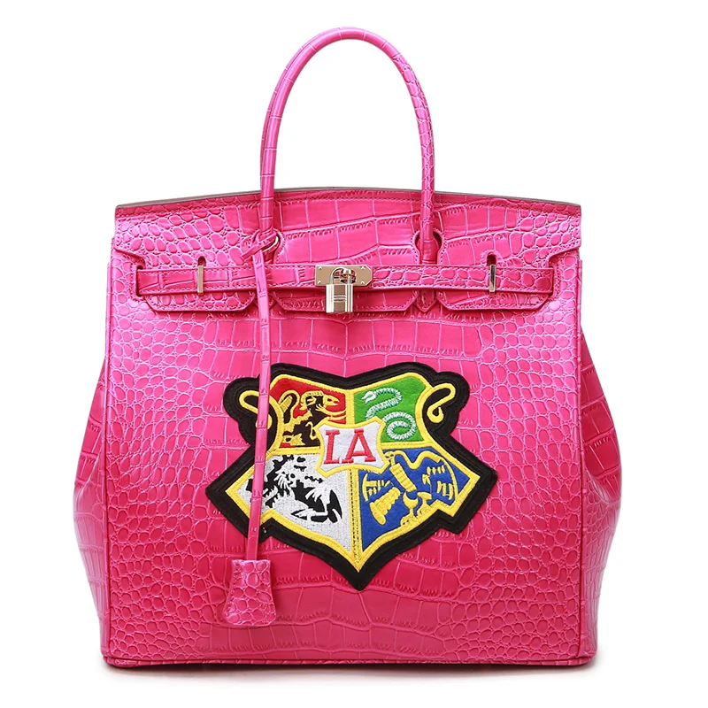 

2017 New Europe Crocodile Grain Platinum Bag Retro Badge 35CM PU Leather Large Capacity Travel Pink Gold Hardware Ladies Bags