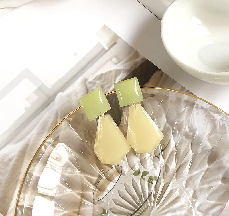 

Free Shipping Sweet Color Green Yellow Mixed Resin Elegant Earring