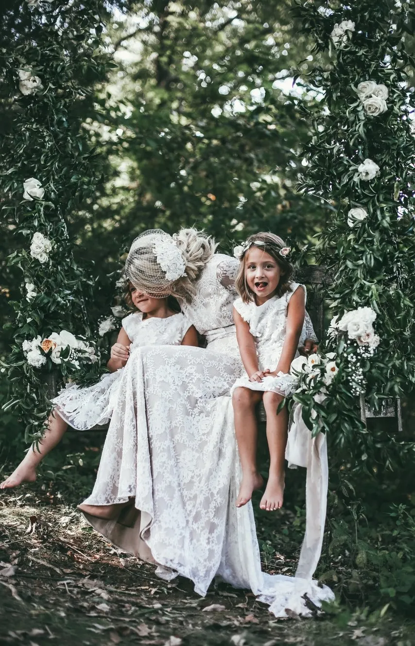 mary-lawless-of-happily-grey-and-madison-lee-wedding2017122609_