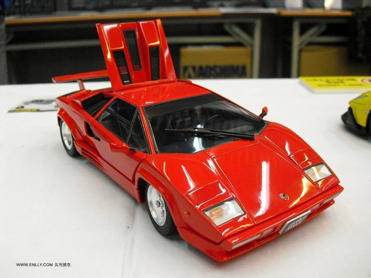 Countach 5000 Quattrovalvole 1/24 модель автомобиля 01155