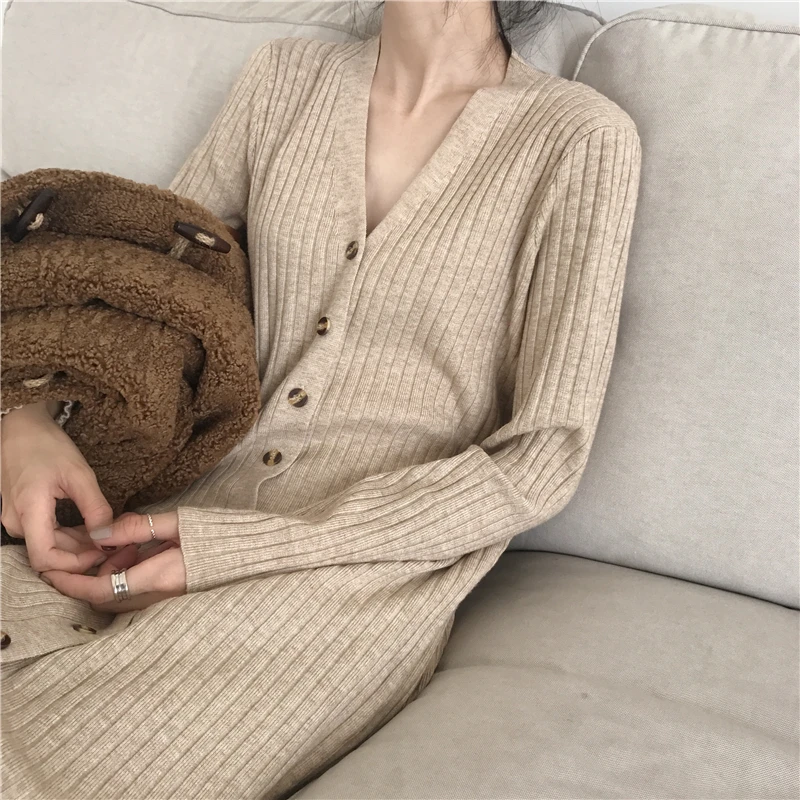 

Women spring Long Knitted Sweater Maxi Dress with Buttons V-neck Slim Bodycon Vestidos Casual Elegant Robe Femme Sukienki