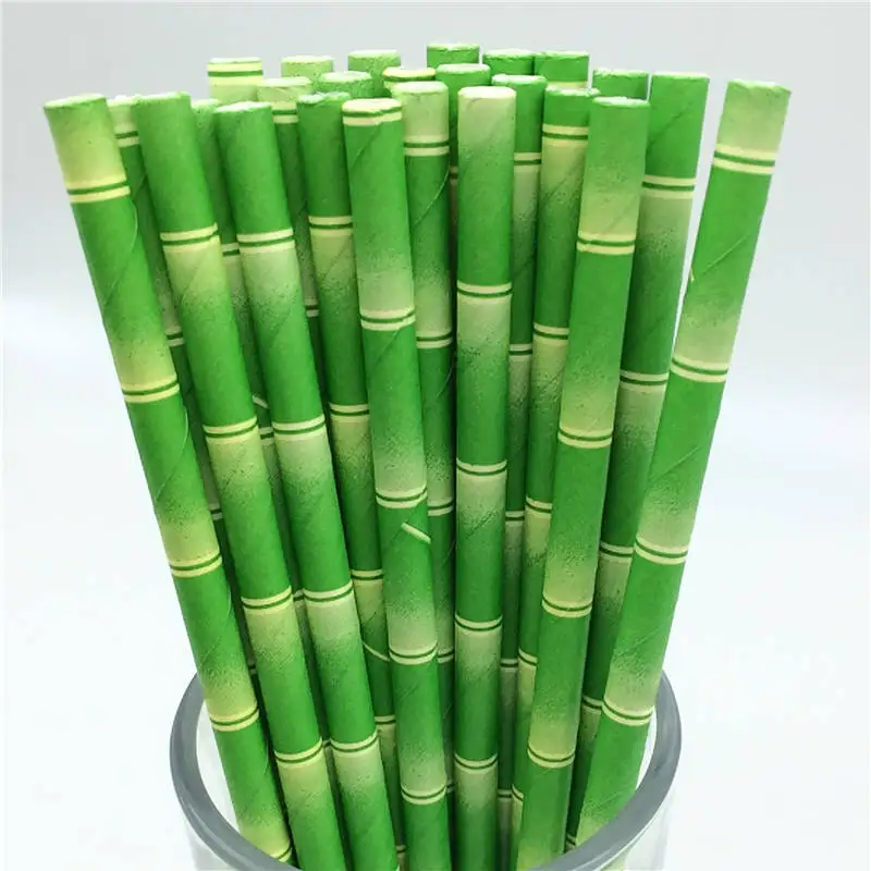 бумажная трубочка зеленая. зеленая трубочка. зеленая трубочка. пластмассовые зеленые трубочки на столе. зеленая трубочка.