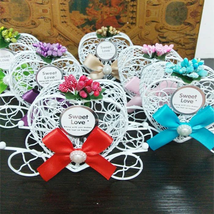 

50pcs / lot New wedding gift box, candy box creative personality, European-style carriage candy box, candy box iron