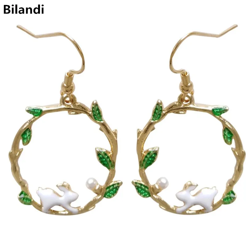 

Fancy Hot Selling Round Epxoy Green Leaf Animal Earrings For Women Jewelry