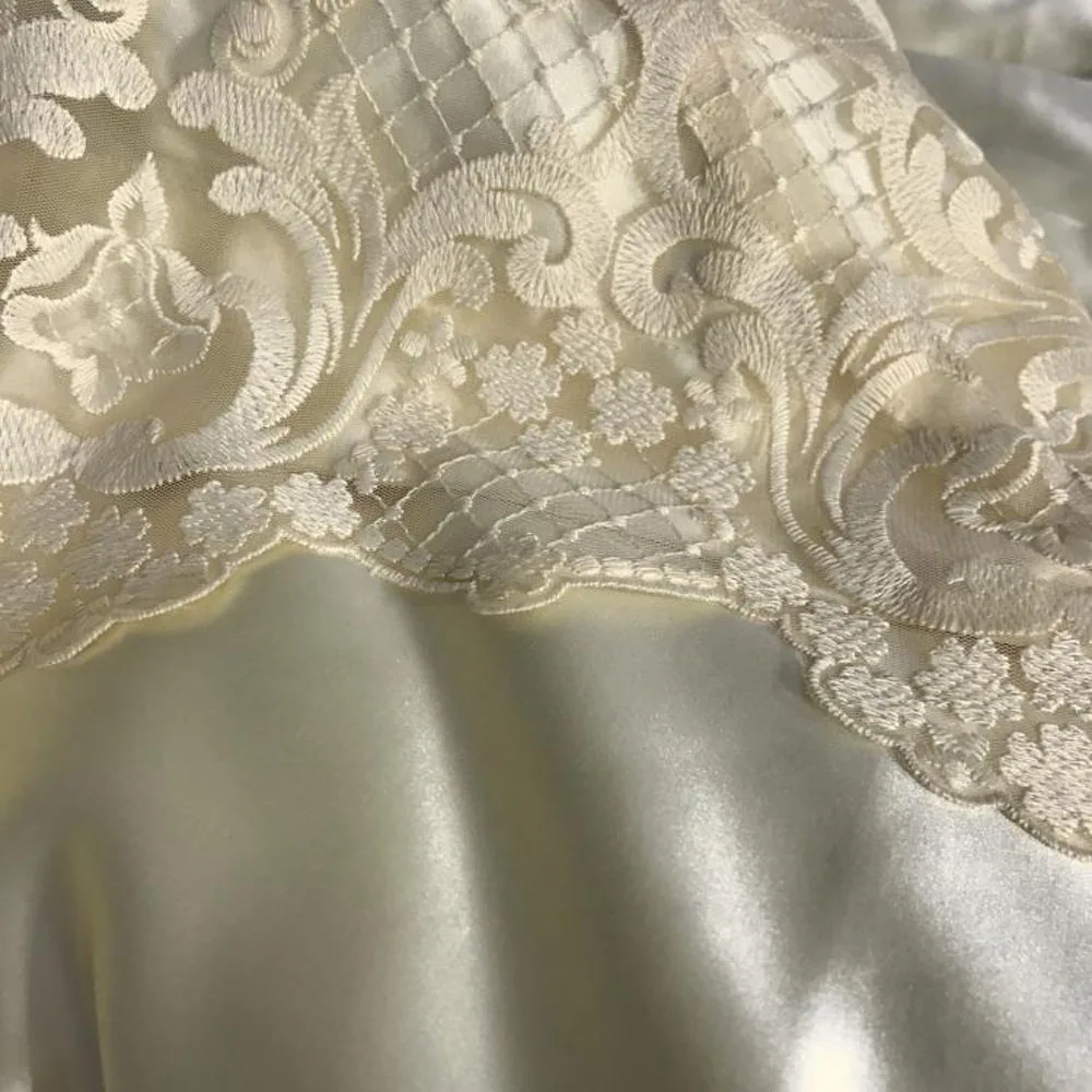 Благородный 80 S из египетского хлопка Tencel шелковистой наборы с вышиванием для спальни queen король роскоши кружева края пододеяльник