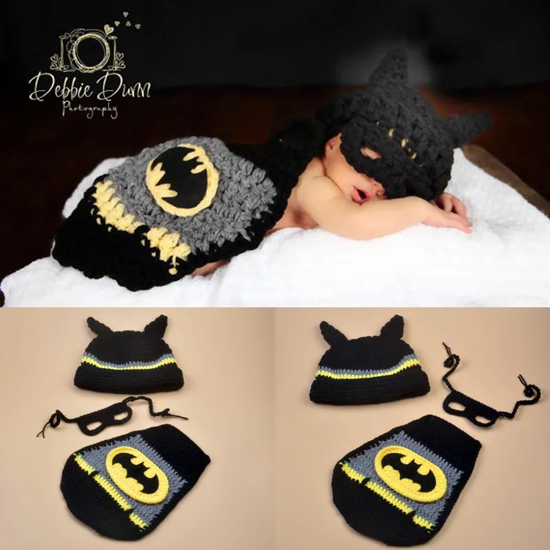Последние новорожденный вязаный крючком Бэтмен шляпа маска и накидка стволы для фотографий вязаные детские супер герой наряды с плащом
