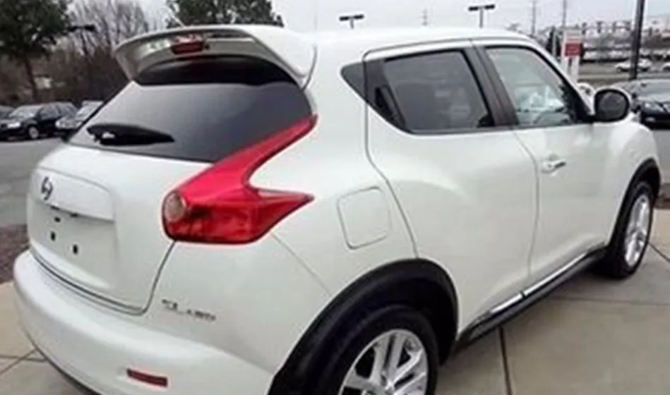 Roof spoiler Juke 2010