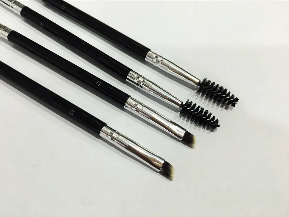 mascara brush