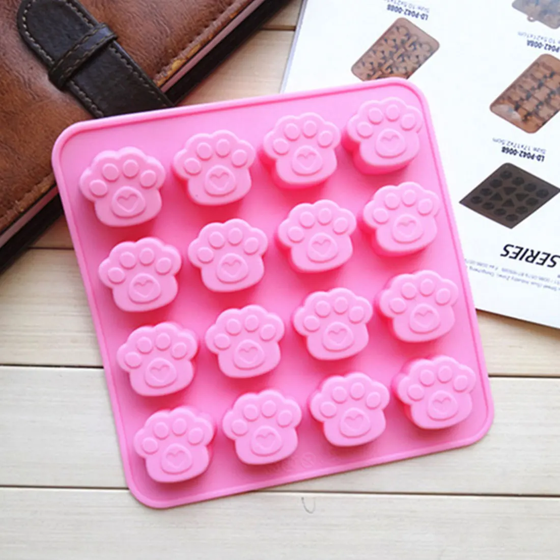 

15.9*15.6cm Cat Paw Print Silicone Cookie Cake Candy Chocolate Mold Soap Ice Cube Mold Safely In Oven Microwave Dishwasher