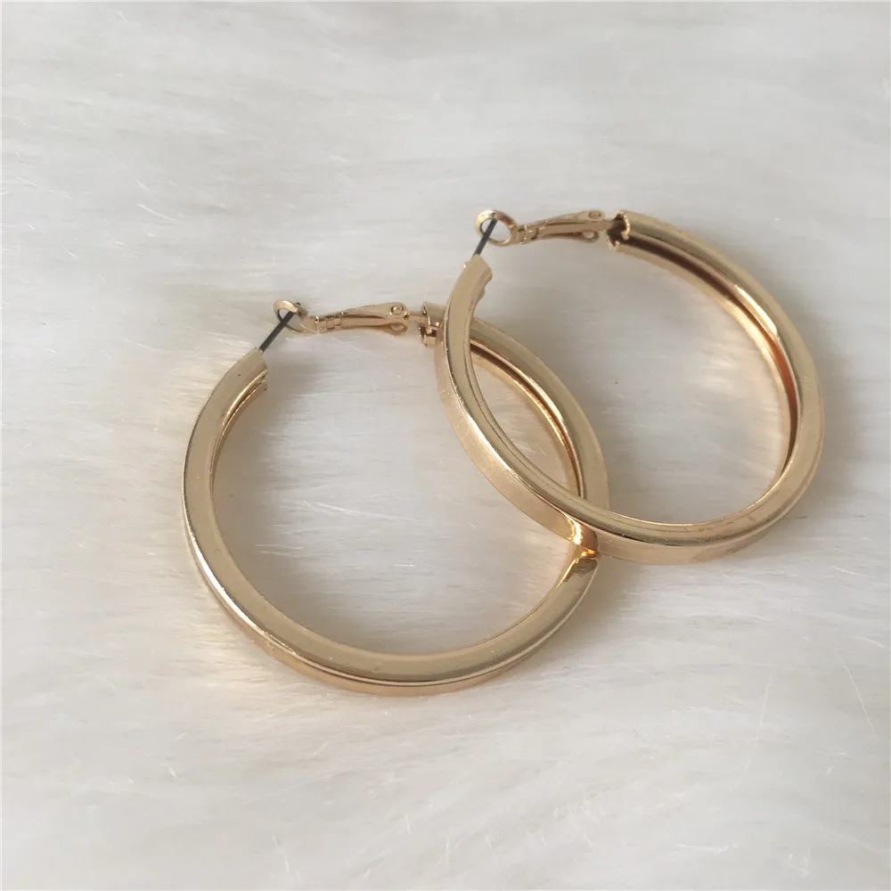 

CASUAL EARRINGS GOLD COLOR PLATING PLAIN HOOP EARRINGS FOR WOMEN GIRL
