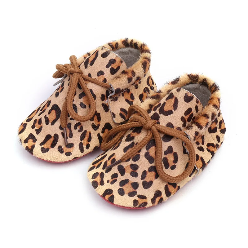 Новое поступление из натуральной кожи для маленьких мальчиков Мокасины мягкая Moccs кроватки Babe леопарда конского волоса кроссовки для новорожденных девочек От 0 до 2 лет
