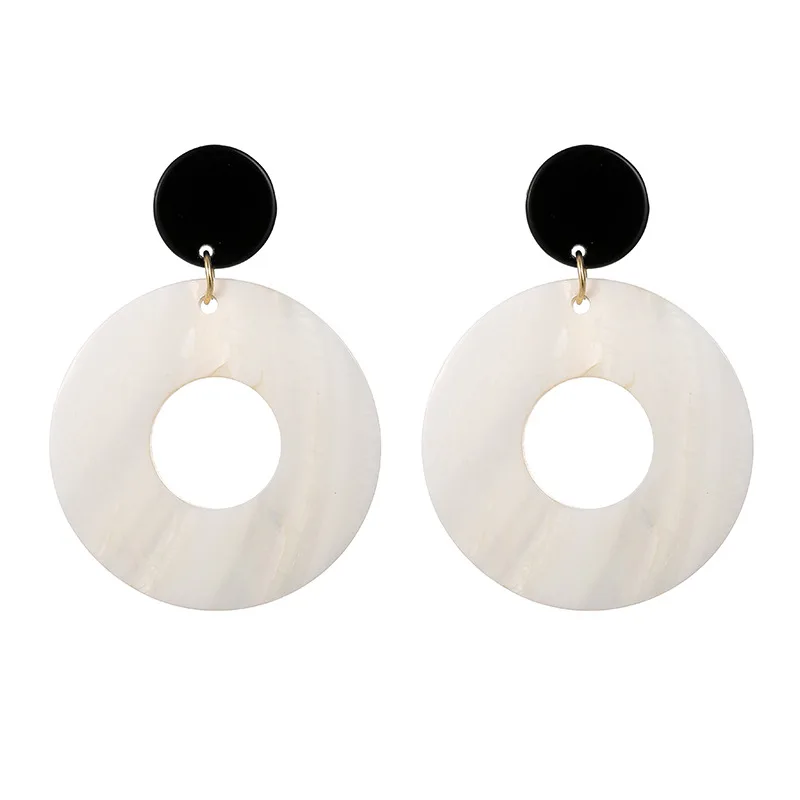 

2019 Korean Fashion New Natural Shell Earrings Female Exaggerated Round Shell SummerTrend Earrings For Women
